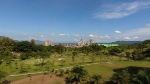 Indah dan Green-nya Lapangan Golf dan Taman Kehati Semen Padang