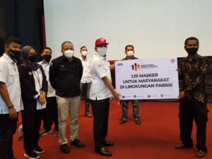 Bagikan 1.111 Masker, Dirkeu PT Semen Padang Ajak Masyarakat Menjadikan 3M Sebagai Kebiasaan