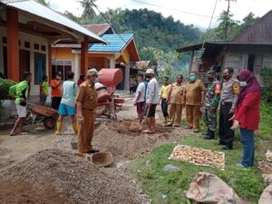 Semen Padang Bantu Semen dan Eskavator Guna Sukseskan BBGRM