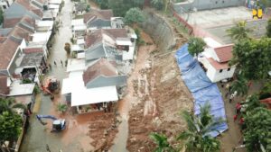 Kementerian PUPR Tangani Longsor dan Banjir Kali Ciputat Tangsel