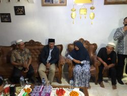 Gubernur Jawa Barat Ridwan Kamil Kunjungi Keluarga Korban Hanyut di Sungai Bangek Padang, Sampaikan Langsung Duka Mendalam