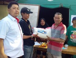 H.Ginno Irwan Caleg DPRD Provinsi Sumbar Bantu Korban Kebakaran Di Limau Manis Selatan Kecamatan Pauh