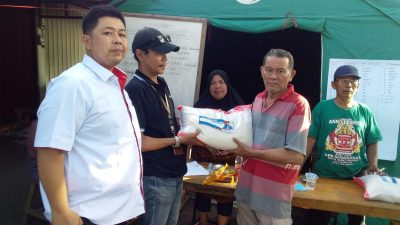 H.Ginno Irwan Caleg DPRD Provinsi Sumbar Bantu Korban Kebakaran Di Limau Manis Selatan Kecamatan Pauh