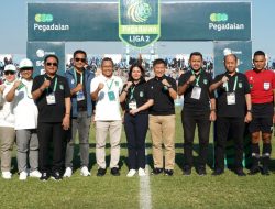 Resmi Di tabuh Liga 2 Tahun 2023, Dirut Pegadaian Serahkan Trophy Ke Waketum II PSSI