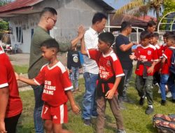 Lepas SSB PSTS Tabing Menuju Laga Piala Koni Pasaman U-10 dan U-12 di Kabupaten Pasaman, Naliansyah Emiel Nisya di Sambut Hangat Emak-emak