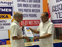 Desrio Putra Kembalikan Formulir Pendaftaran Bacalon Walikota di Partai Nasdem Padang