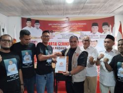 Uda Levy Ambil Formulir Pendaftaran Bacalon Wako ke DPC Gerindra Padang