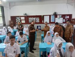 Program Jaksa Mengajar 2024, Wakajati Sumbar Berikan Pemahaman Hukum, Bijak dalam Bermedsos kepada Siswa SMAN 1 Padang